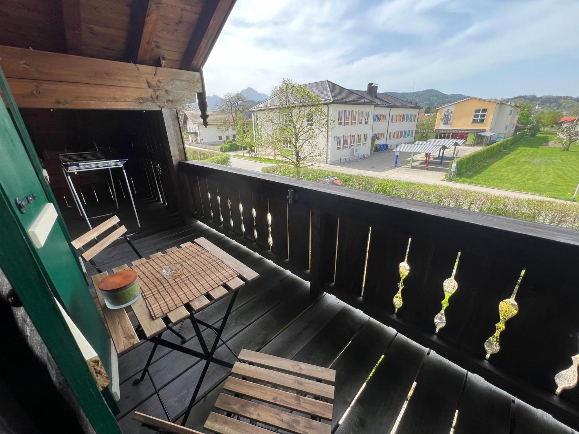 Gemuetliche Dachgeschosswohnung Mit Balkon Ainring Exterior photo
