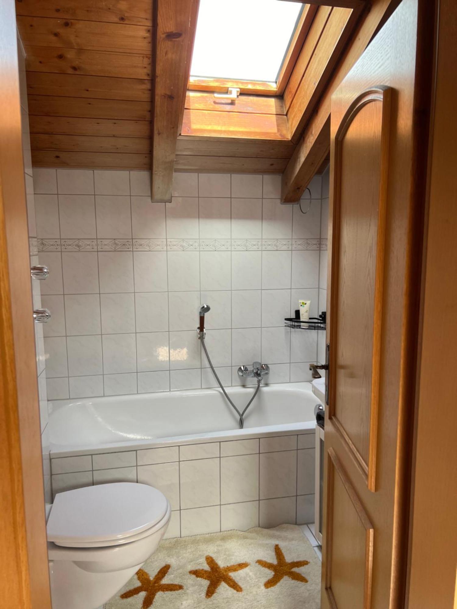 Gemuetliche Dachgeschosswohnung Mit Balkon Ainring Exterior photo